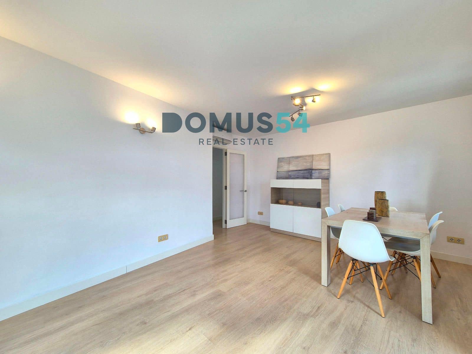 3 bedroom Flat for sale in Puerto de Alcudia - € 395,000 (Ref: 9270373)