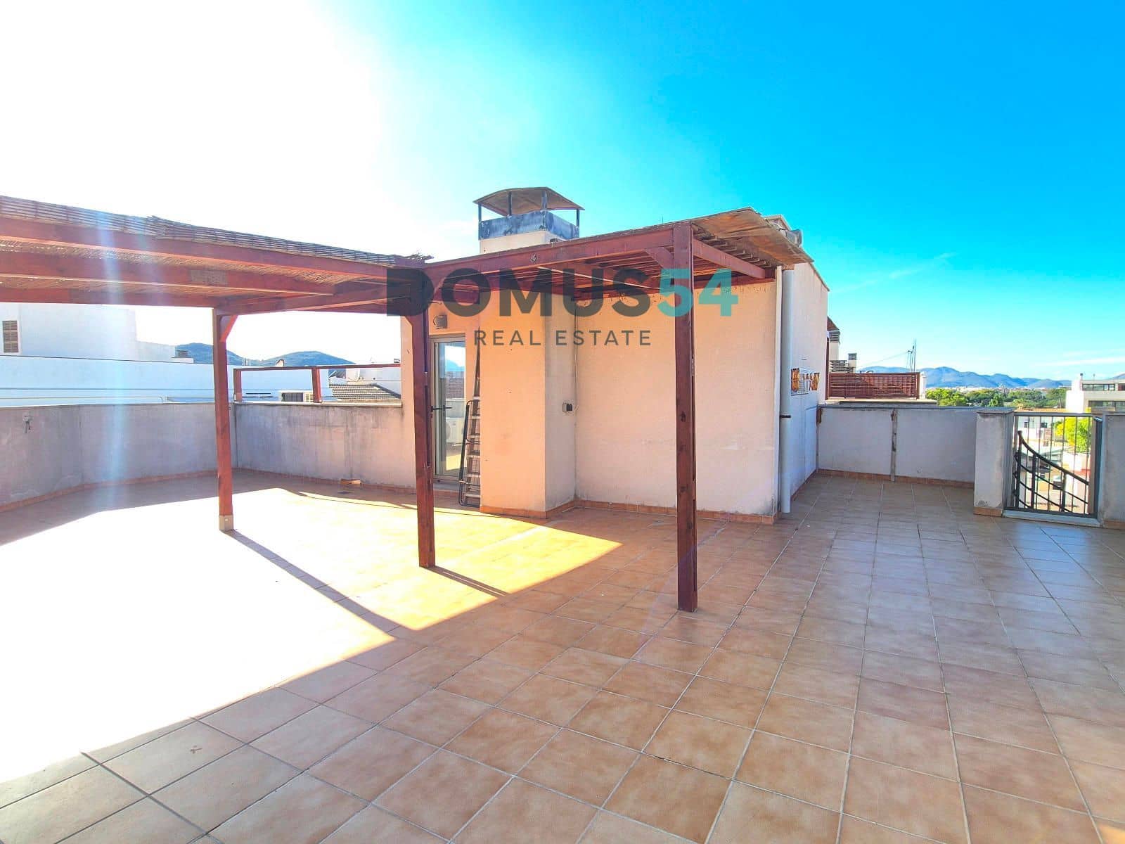 3 bedroom Flat for sale in Puerto de Alcudia - € 395,000 (Ref: 9270373)