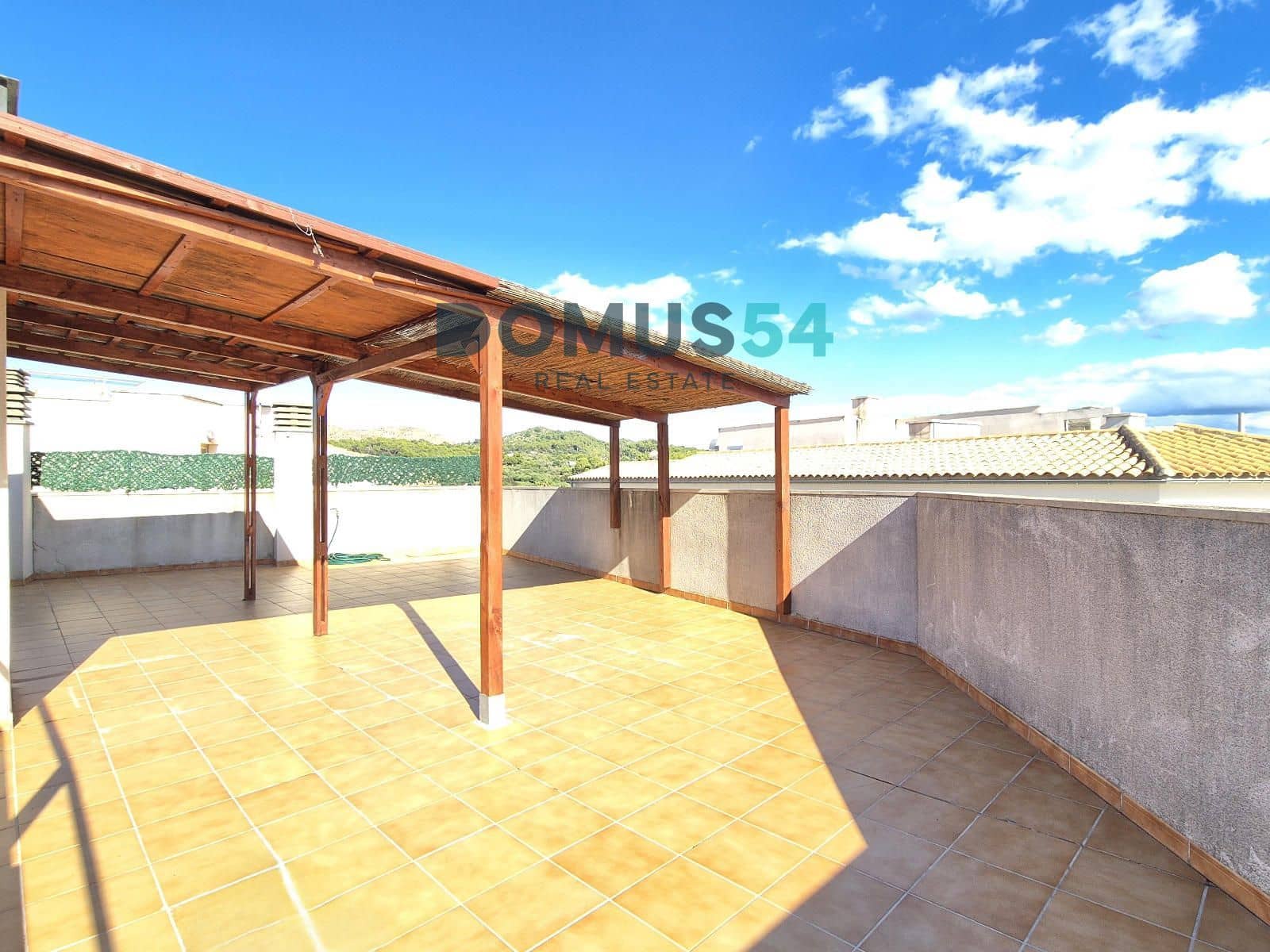 3 bedroom Flat for sale in Puerto de Alcudia - € 395,000 (Ref: 9270373)