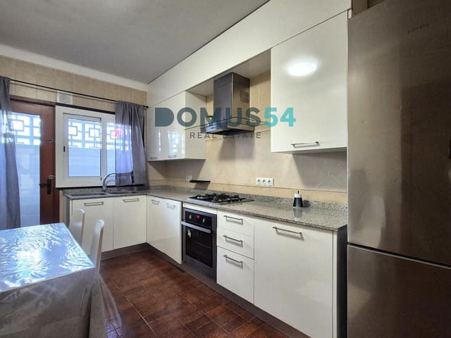 Appartement de 3 chambres à louer à Puerto de Alcudia, Alcúdia - 1 100 € (Ref: 9431625)