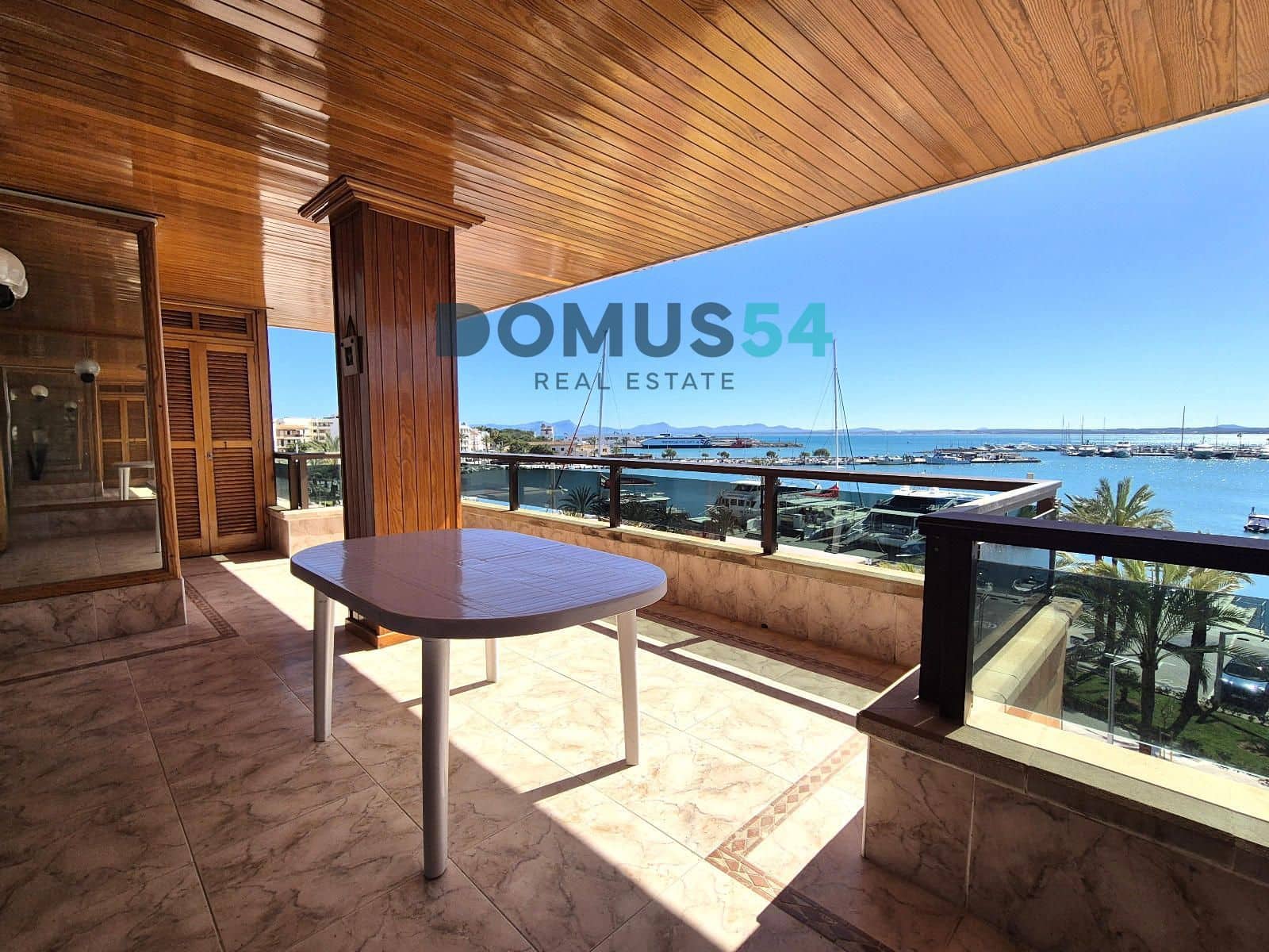 4 bedroom Flat for rent in Puerto de Alcudia with garage - € 2,500 (Ref: 9700030)