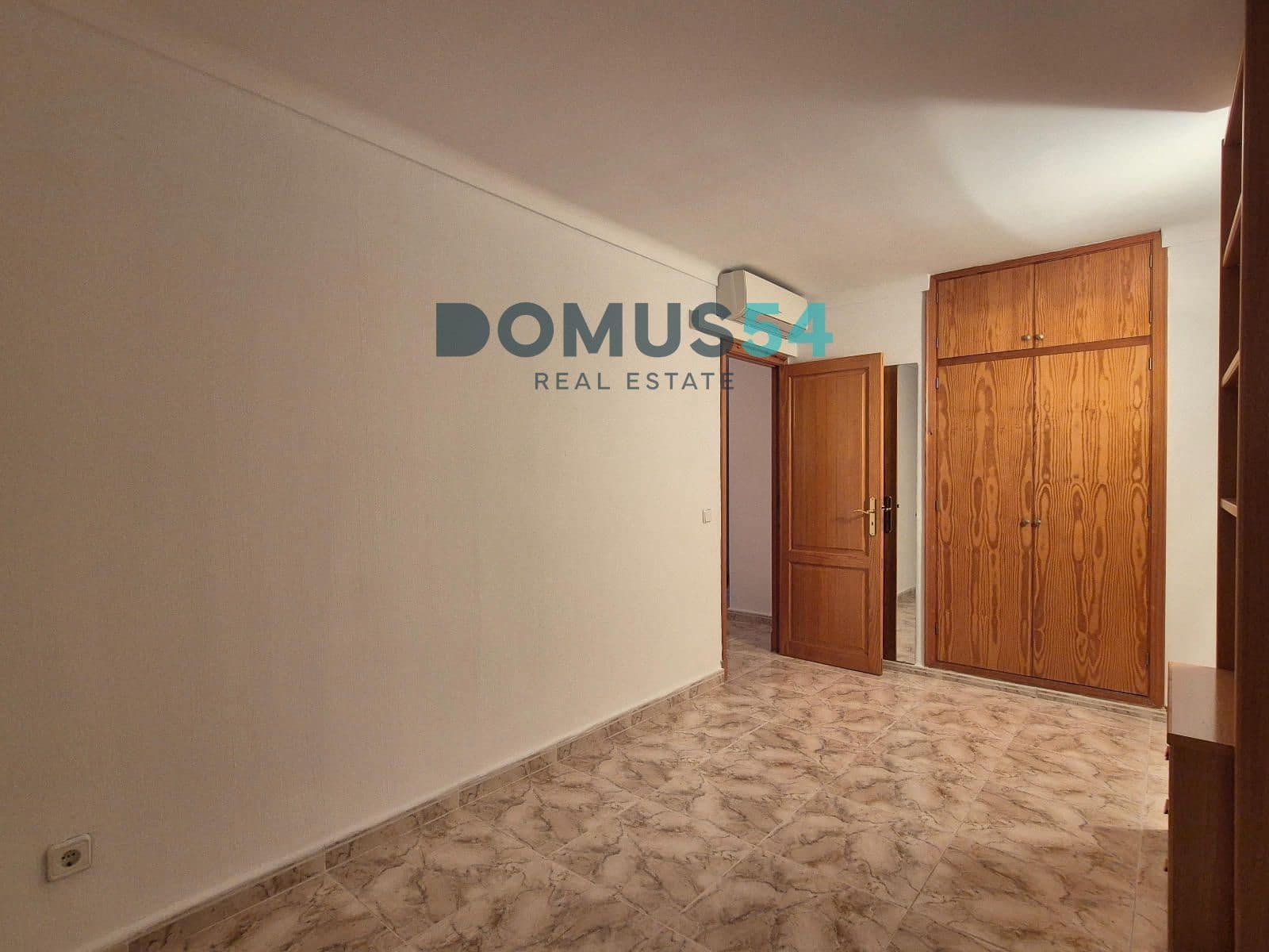 4 bedroom Flat for rent in Puerto de Alcudia with garage - € 2,500 (Ref: 9700030)