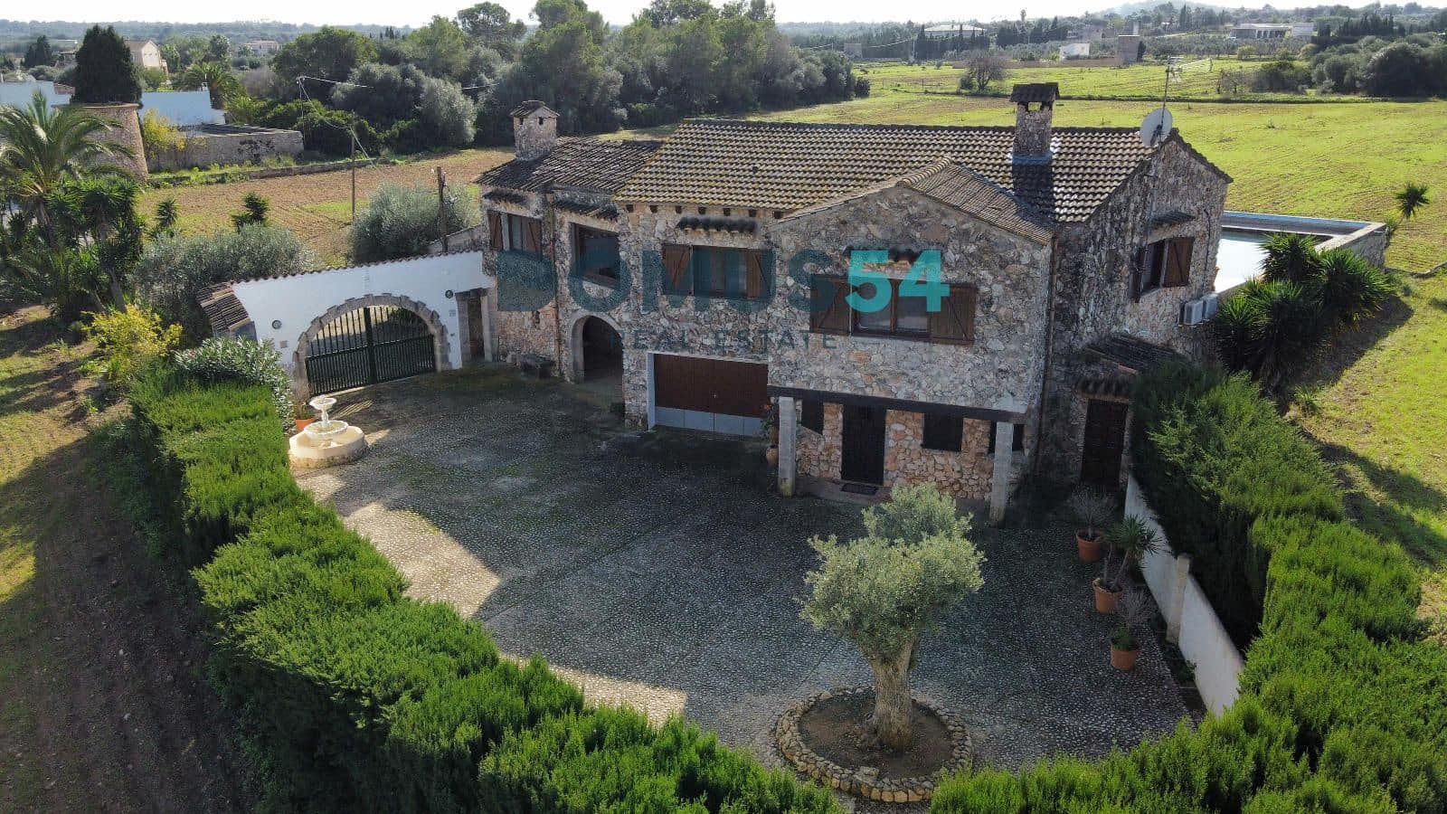 4 soveværelse Villa til leje i Muro - € 2.300 (Ref: 9757827)