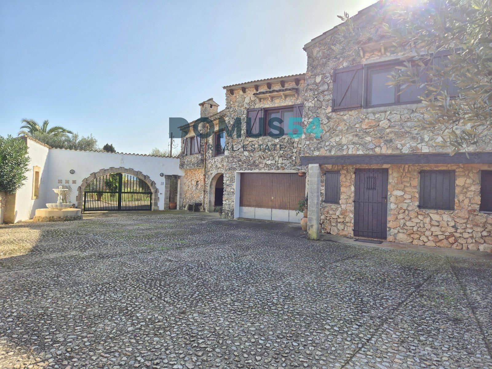 4 soveværelse Villa til leje i Muro - € 2.300 (Ref: 9757827)