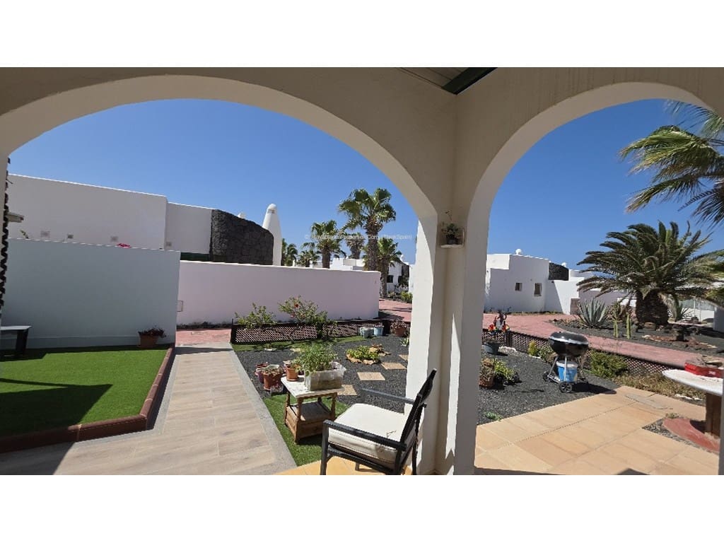 2 sypialnia Bungalow na sprzedaż w Playa Blanca z basenem - 385 000 € (Ref: 10008236)