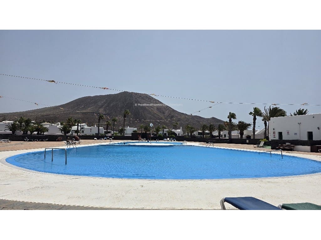 2 sypialnia Bungalow na sprzedaż w Playa Blanca z basenem - 385 000 € (Ref: 10008236)