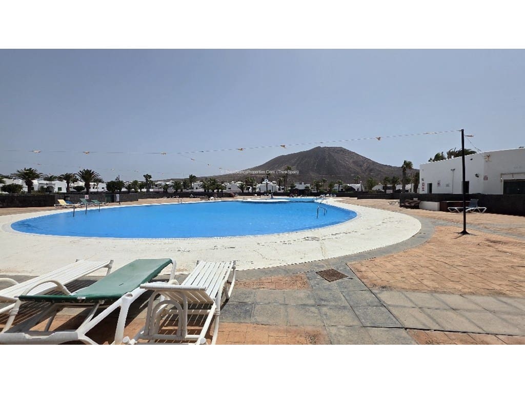 2 sypialnia Bungalow na sprzedaż w Playa Blanca z basenem - 385 000 € (Ref: 10008236)