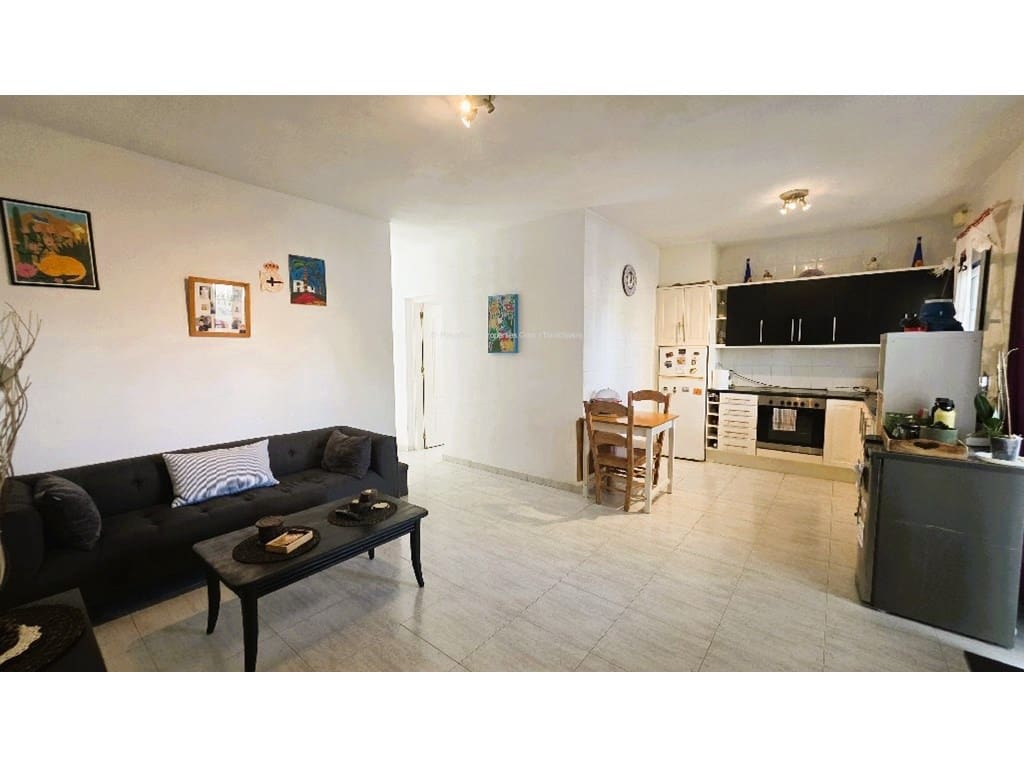 2 slaapkamer Appartement te koop in Playa Blanca - € 225.000 (Ref: 10033350)