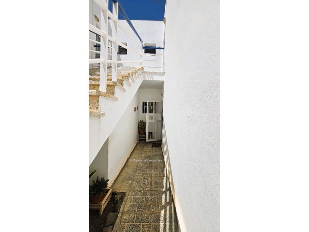 2 slaapkamer Appartement te koop in Playa Blanca - € 225.000 (Ref: 10033350)