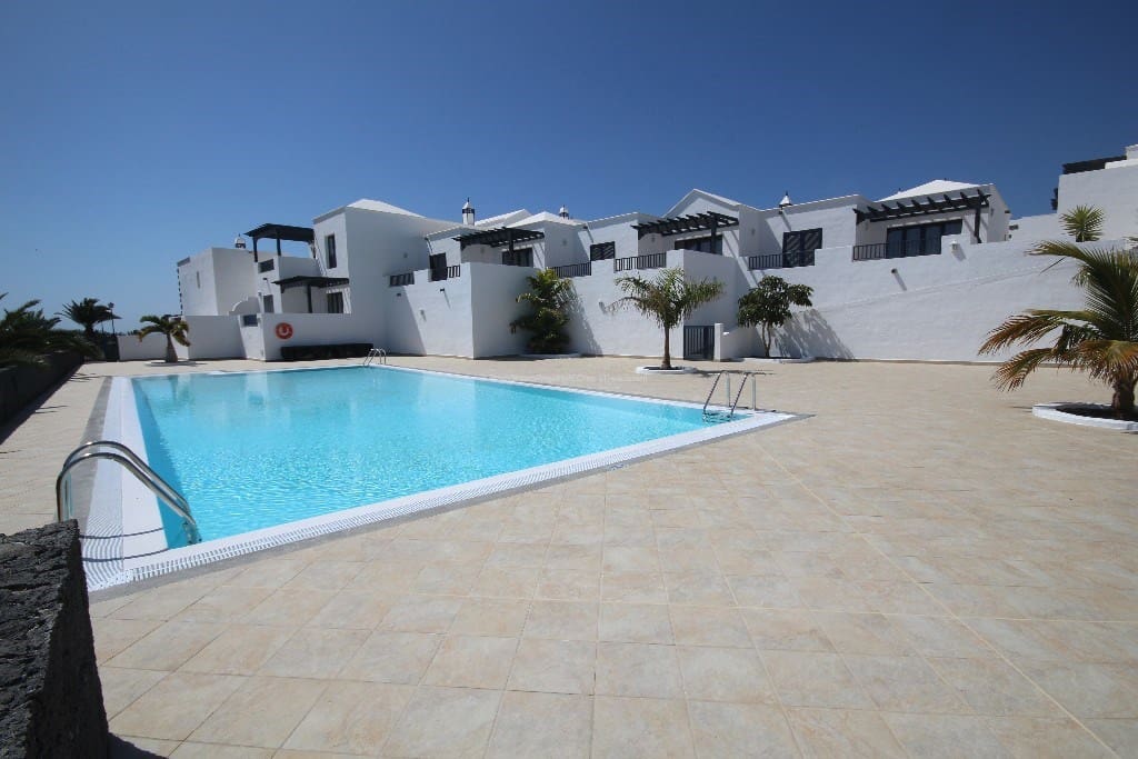 2 bedroom Villa for rent in Playa Blanca with pool - € 1,600 (Ref: 7368222)