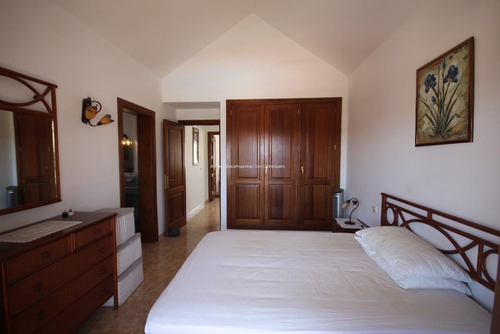 3 bedroom Villa for rent in Playa Blanca with pool garage - € 1,600 (Ref: 7898280)