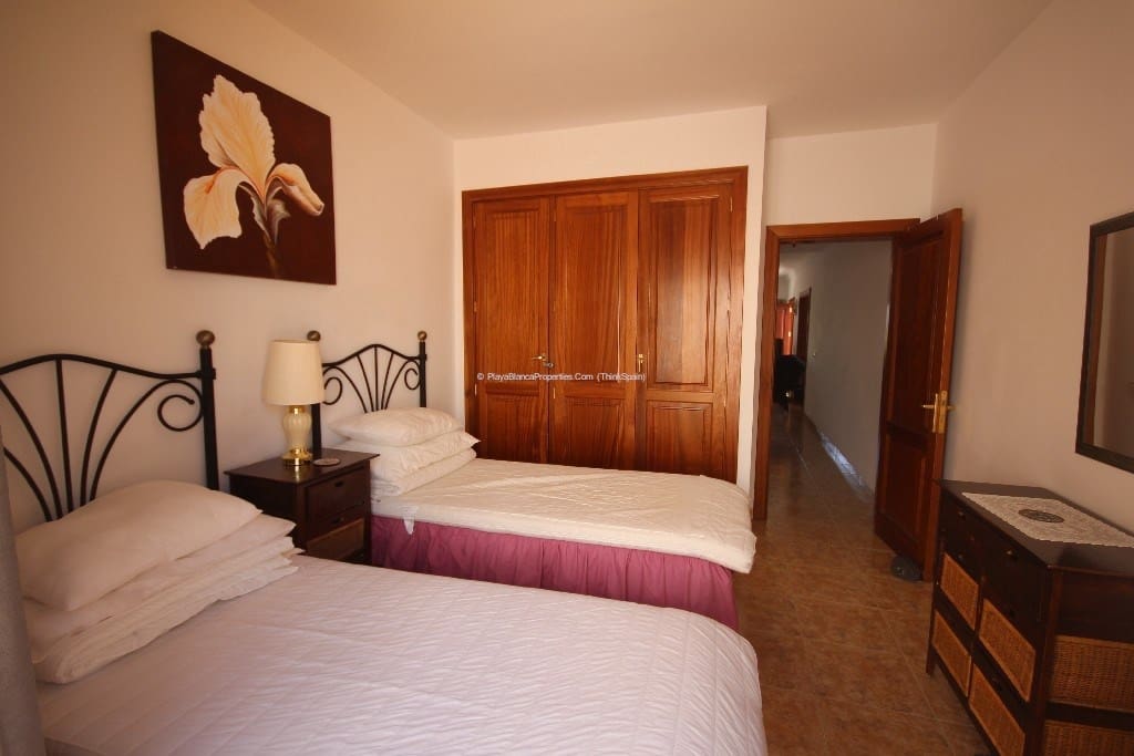 3 bedroom Villa for rent in Playa Blanca with pool garage - € 1,600 (Ref: 7898280)