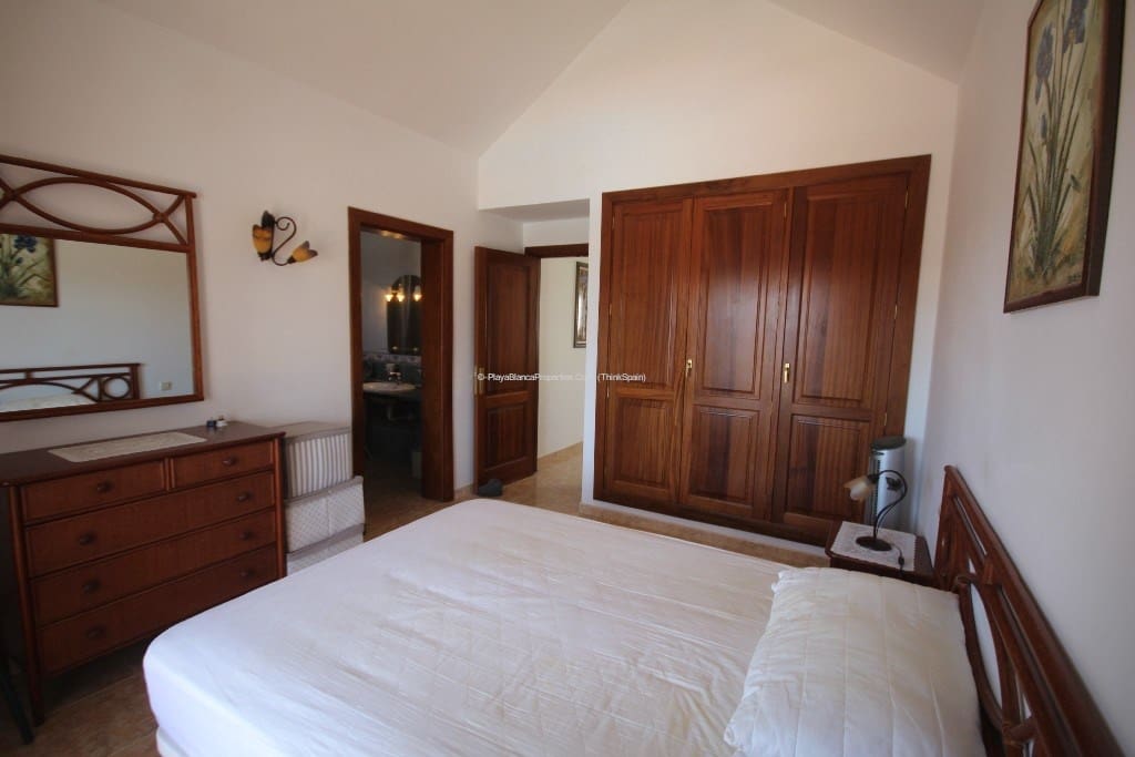 3 bedroom Villa for rent in Playa Blanca with pool garage - € 1,600 (Ref: 7898280)