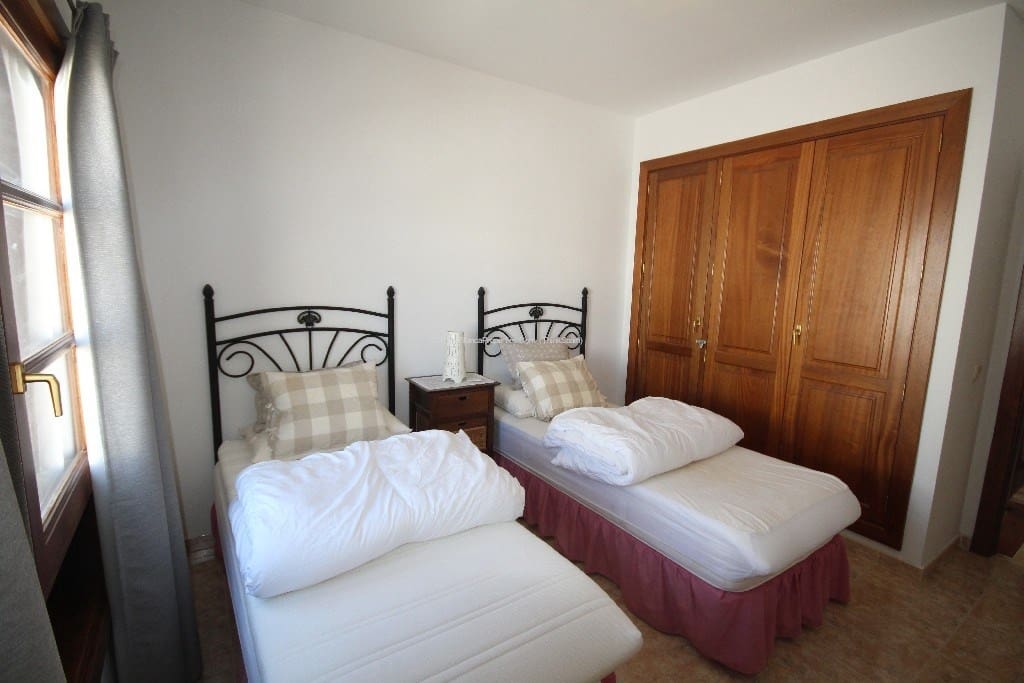 3 bedroom Villa for rent in Playa Blanca with pool garage - € 1,600 (Ref: 7898280)