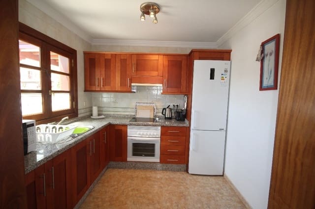 3 bedroom Villa for rent in Playa Blanca, Yaiza with pool garage - € 1,600 (Ref: 7898280)