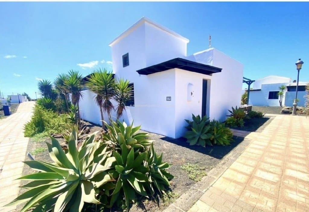 2 soveværelse Bungalow til salg i Playa Blanca med swimmingpool - € 275.000 (Ref: 8575782)