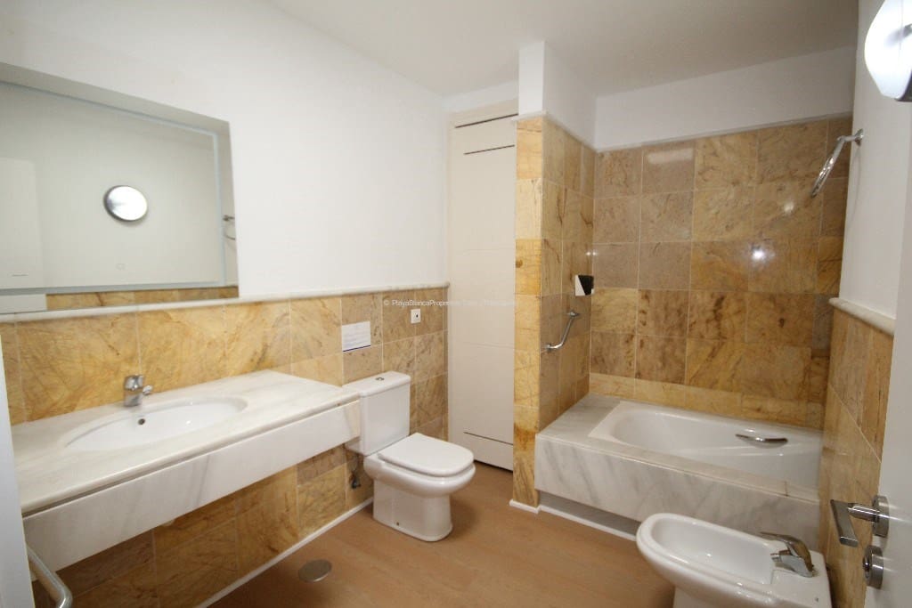 2 soveværelse Bungalow til salg i Playa Blanca med swimmingpool - € 275.000 (Ref: 8575782)