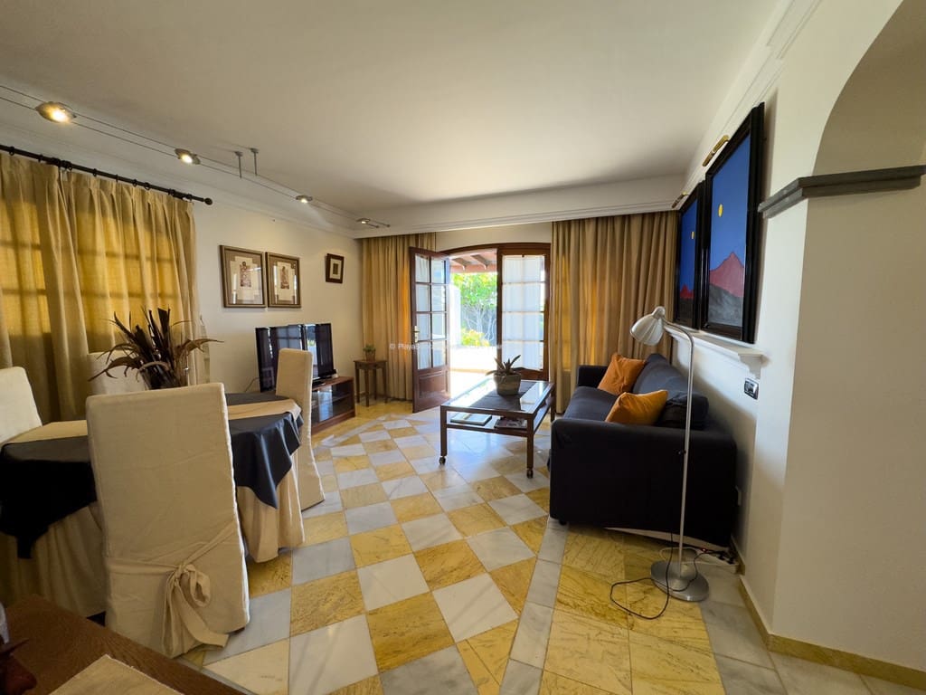 2 soveværelse Villa til salg i Playa Blanca med swimmingpool - € 480.000 (Ref: 9261925)