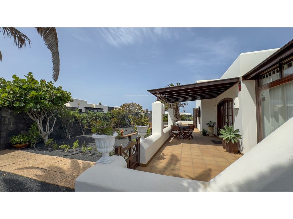 2 soveværelse Villa til salg i Playa Blanca med swimmingpool - € 480.000 (Ref: 9261925)