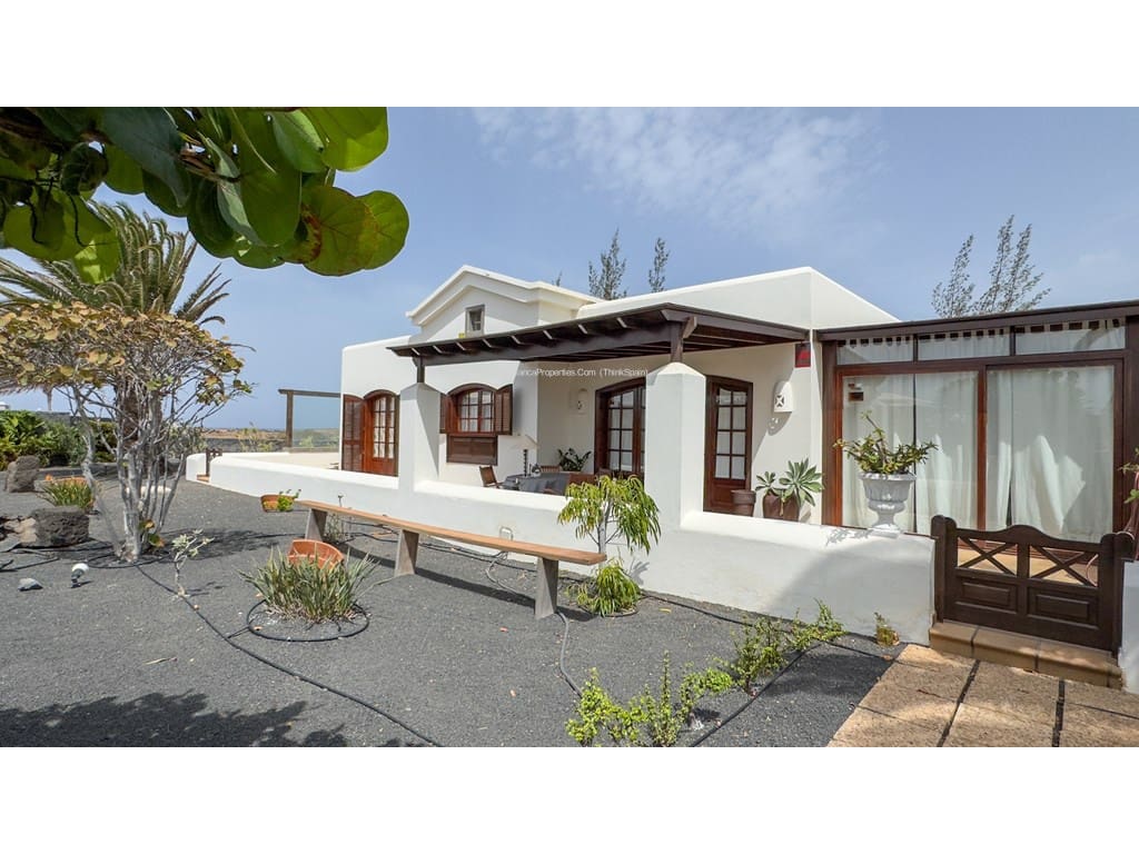 2 soveværelse Villa til salg i Playa Blanca med swimmingpool - € 480.000 (Ref: 9261925)