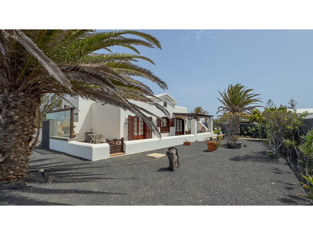 2 soveværelse Villa til salg i Playa Blanca med swimmingpool - € 480.000 (Ref: 9261925)
