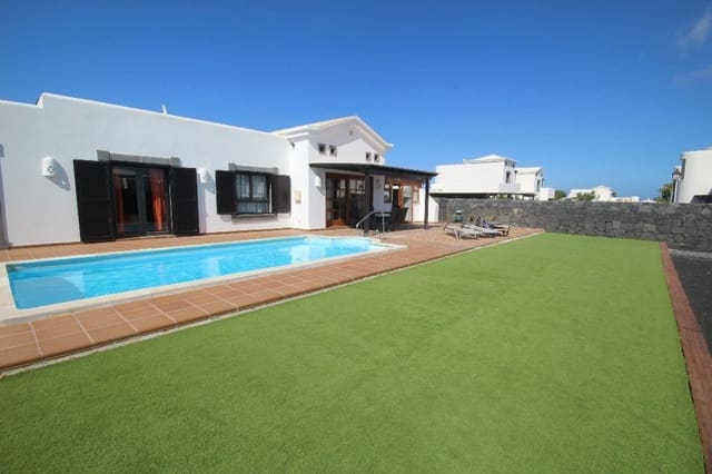 2 bedroom Villa for rent in Playa Blanca, Yaiza with pool - € 2,000 (Ref: 9294071)