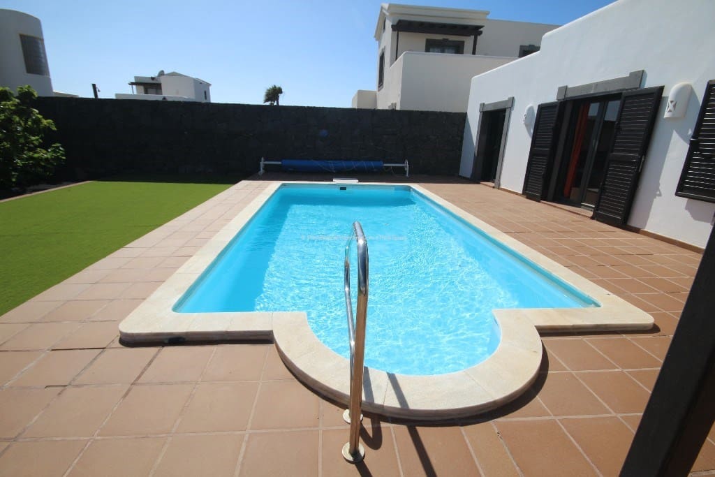 2 sovrum Villa att hyra i Playa Blanca med pool - 2 000 € (Ref: 9294071)