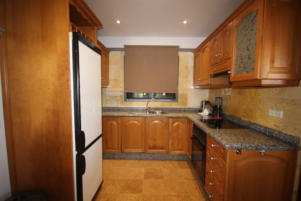 2 sovrum Villa att hyra i Playa Blanca med pool - 2 000 € (Ref: 9294071)