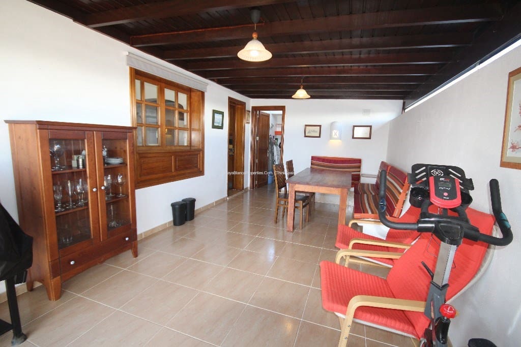 2 sovrum Villa att hyra i Playa Blanca med pool - 2 000 € (Ref: 9294071)