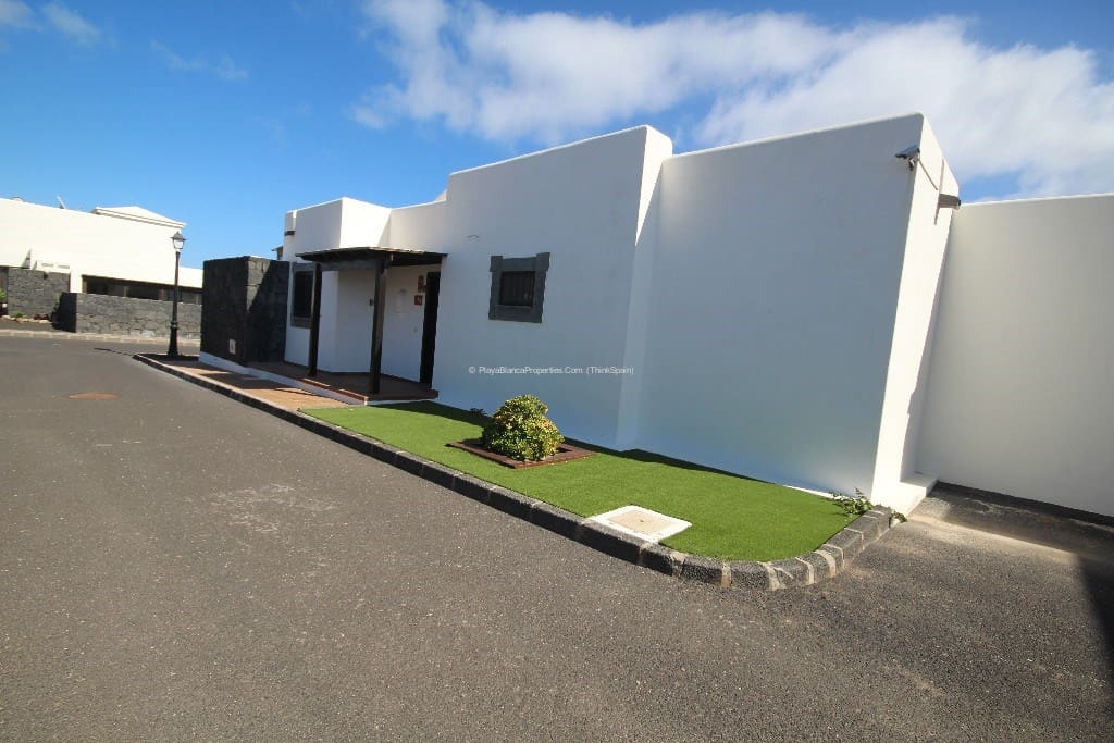 2 sovrum Villa att hyra i Playa Blanca med pool - 2 000 € (Ref: 9294071)