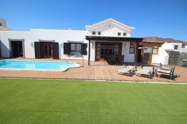 2 bedroom Villa for rent in Playa Blanca, Yaiza with pool - € 2,000 (Ref: 9294071)