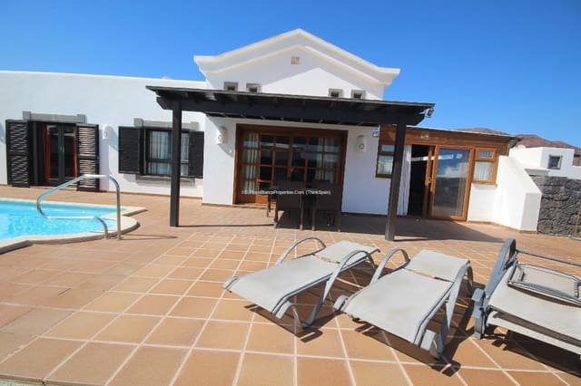 2 bedroom Villa for rent in Playa Blanca, Yaiza with pool - € 2,000 (Ref: 9294071)