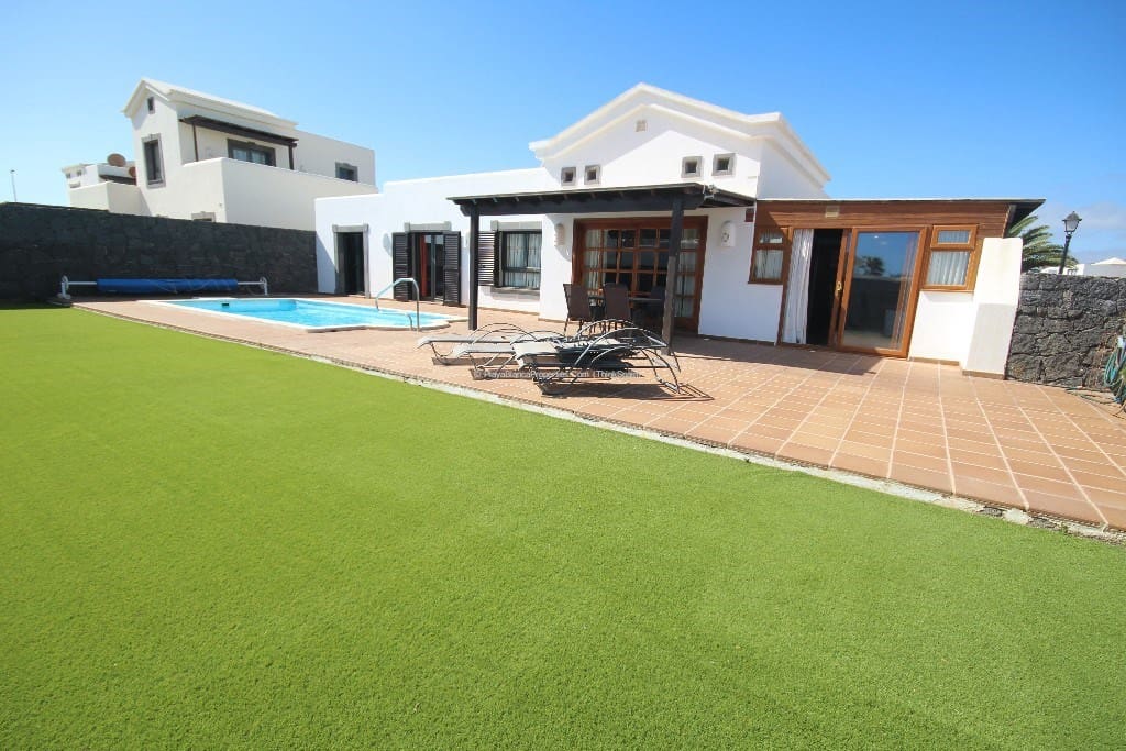 2 sovrum Villa att hyra i Playa Blanca med pool - 2 000 € (Ref: 9294071)