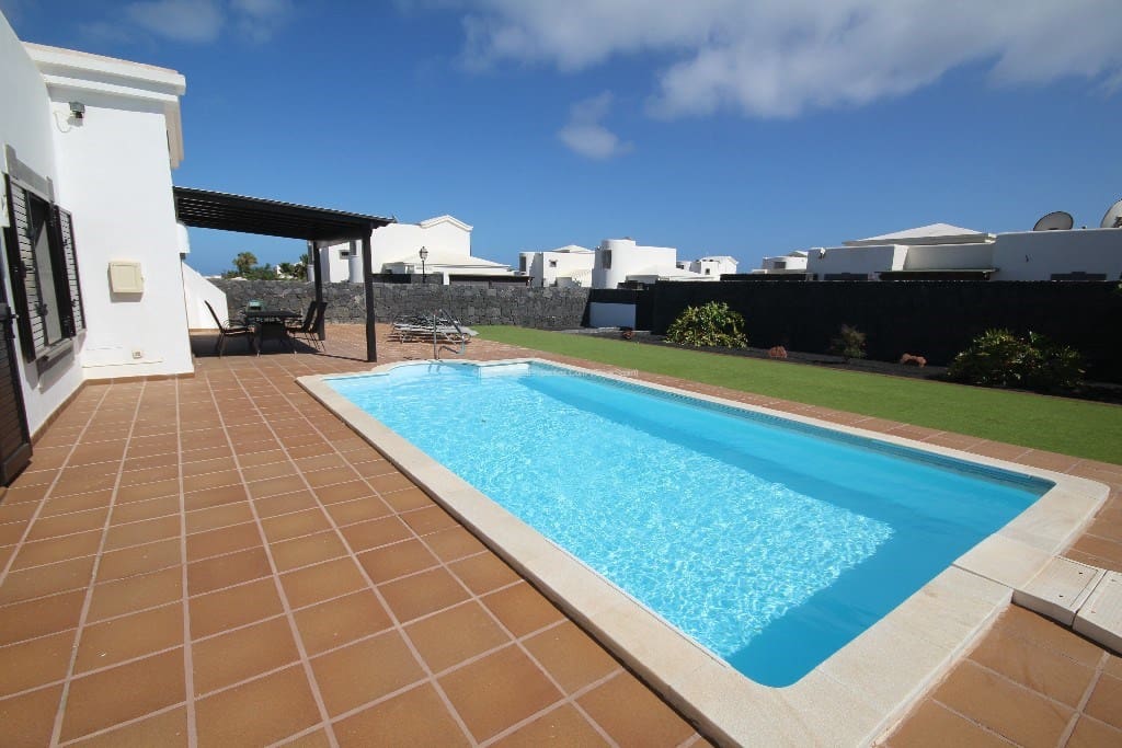 2 sovrum Villa att hyra i Playa Blanca med pool - 2 000 € (Ref: 9294071)