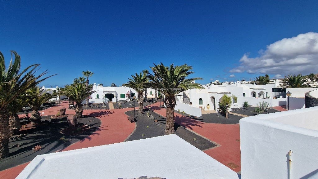 Bungalow de 3 habitaciones en Playa Blanca en venta con piscina - 295.000 € (Ref: 9343881)