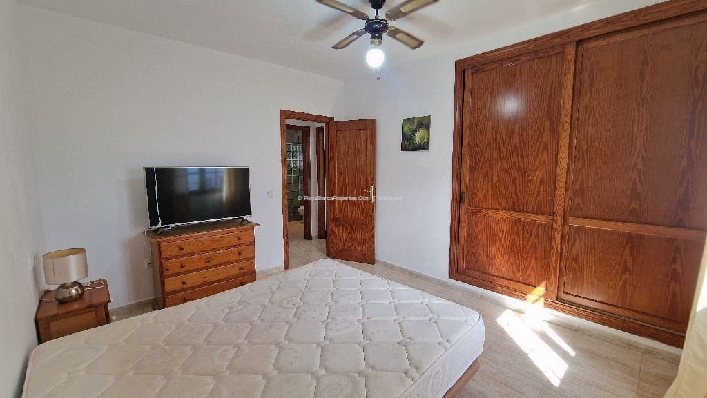 Bungalow de 3 habitaciones en Playa Blanca en venta con piscina - 295.000 € (Ref: 9343881)