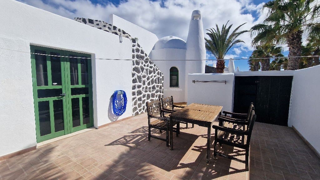 Bungalow de 3 habitaciones en Playa Blanca en venta con piscina - 295.000 € (Ref: 9343881)