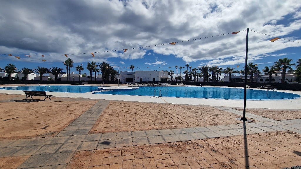 Bungalow de 3 habitaciones en Playa Blanca en venta con piscina - 295.000 € (Ref: 9343881)
