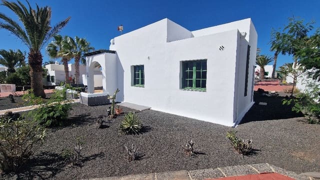 3 soveværelse Bungalow til salg i Playa Blanca, Yaiza med swimmingpool - € 295.000 (Ref: 9343881)