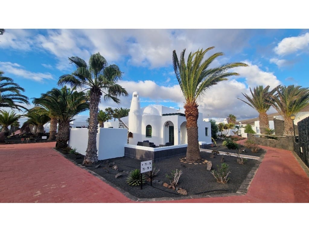 Bungalow de 3 habitaciones en Playa Blanca en venta con piscina - 295.000 € (Ref: 9343881)