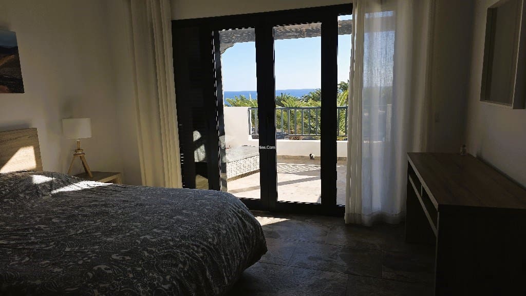 Chalet de 3 habitaciones en Playa Blanca en venta con piscina garaje - 525.000 € (Ref: 9554385)