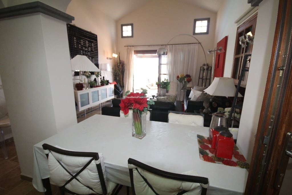2 bedroom Villa for rent in Playa Blanca with pool garage - € 2,000 (Ref: 9772560)