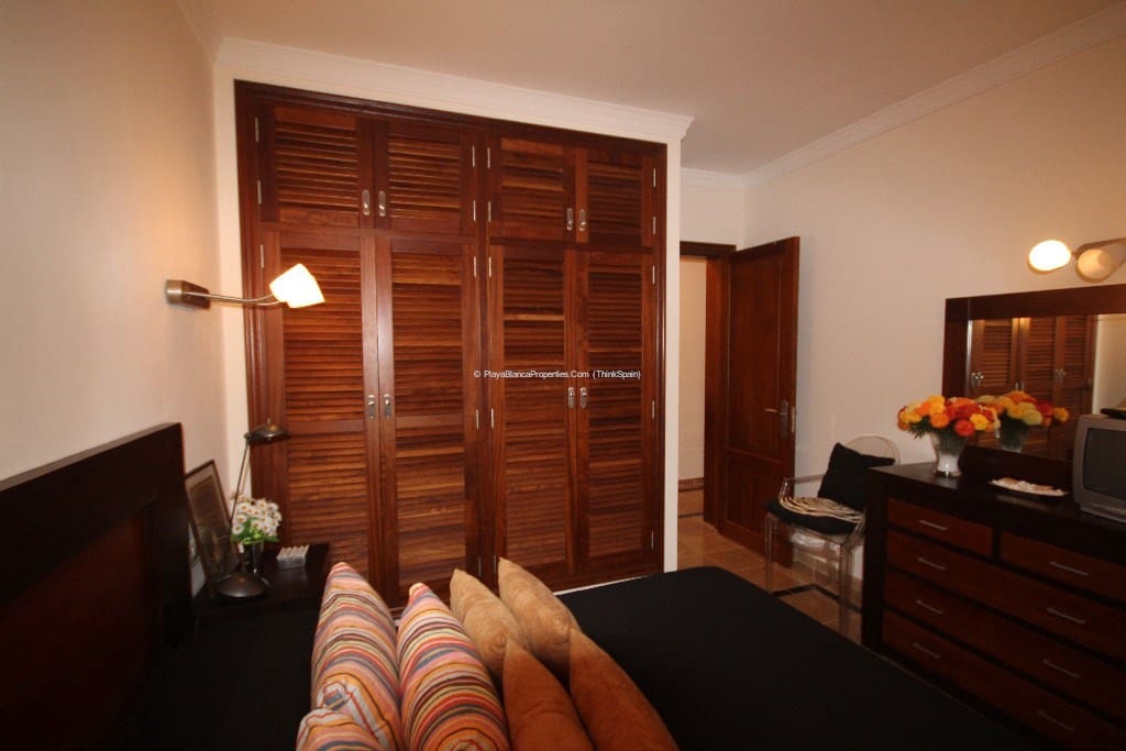 2 bedroom Villa for rent in Playa Blanca with pool garage - € 2,000 (Ref: 9772560)