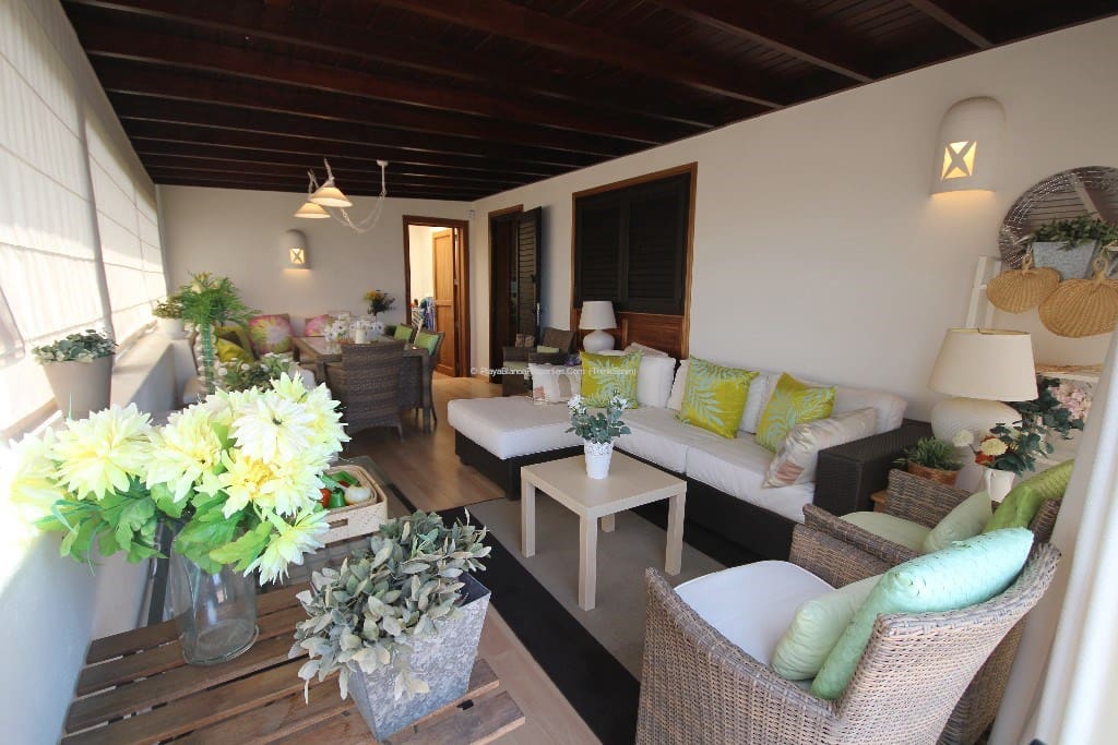 2 bedroom Villa for rent in Playa Blanca with pool garage - € 2,000 (Ref: 9772560)