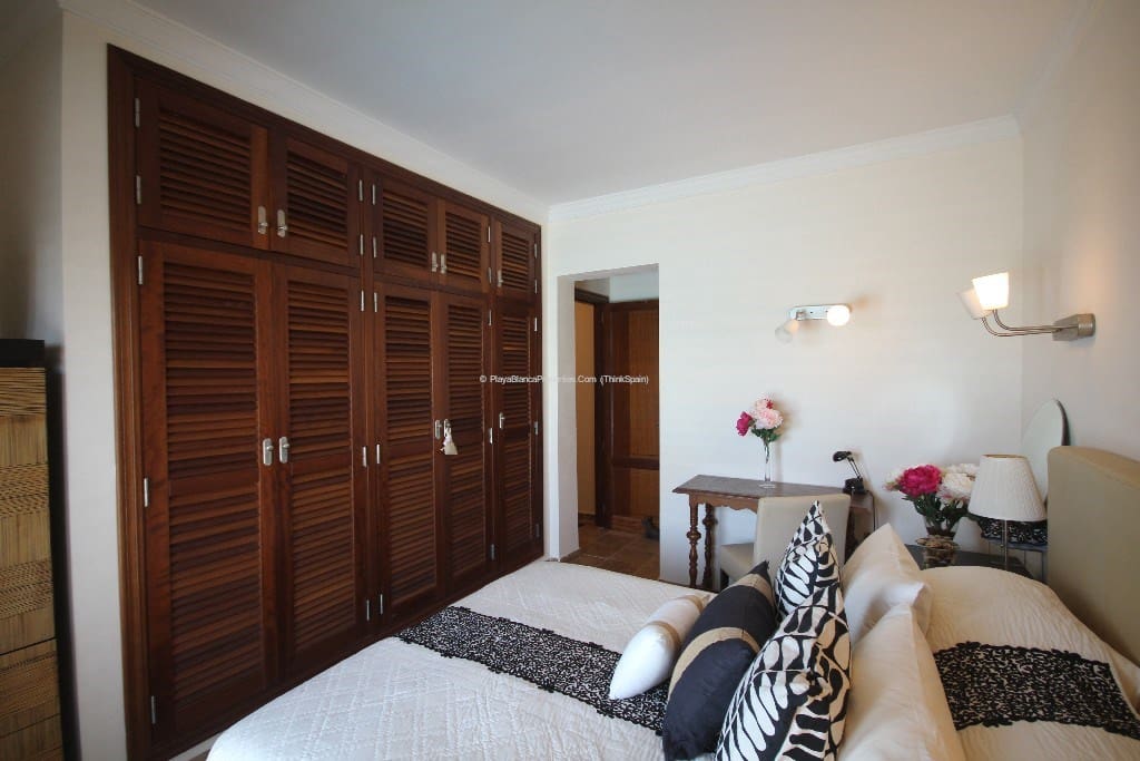 2 bedroom Villa for rent in Playa Blanca with pool garage - € 2,000 (Ref: 9772560)