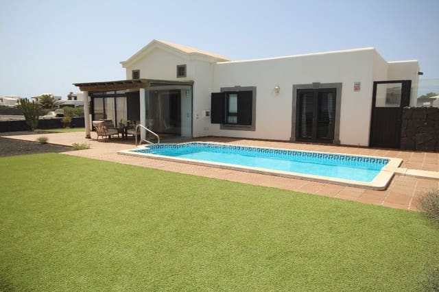 2 bedroom Villa for rent in Playa Blanca, Yaiza with pool garage - € 2,000 (Ref: 9772560)
