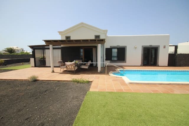 2 bedroom Villa for rent in Playa Blanca, Yaiza with pool garage - € 2,000 (Ref: 9772560)
