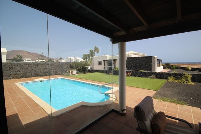 2 bedroom Villa for rent in Playa Blanca, Yaiza with pool garage - € 2,000 (Ref: 9772560)