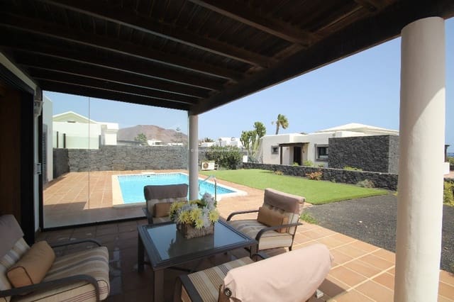 2 bedroom Villa for rent in Playa Blanca, Yaiza with pool garage - € 2,000 (Ref: 9772560)