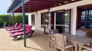 3 bedroom Villa for sale in Playa Blanca with pool - € 475,000 (Ref: 9782369)